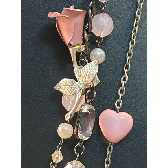 Women's beautiful pink bundle with Vera Wang earrings & vtg Avon rose brooch - Picture 4 of 5